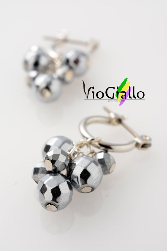 ヘマタイト(ラウンドカット)の粒々ピアス