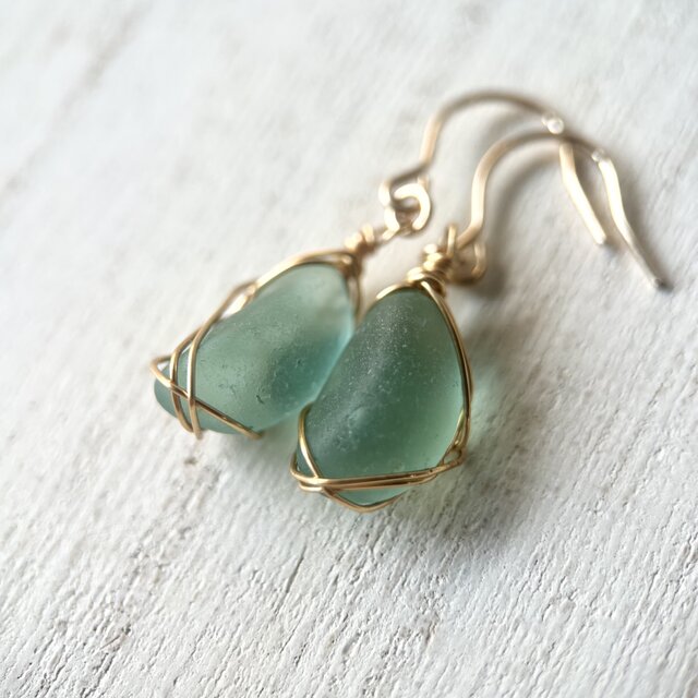 《14kgf》海の呼吸 気泡入り海色シーグラスのピアス