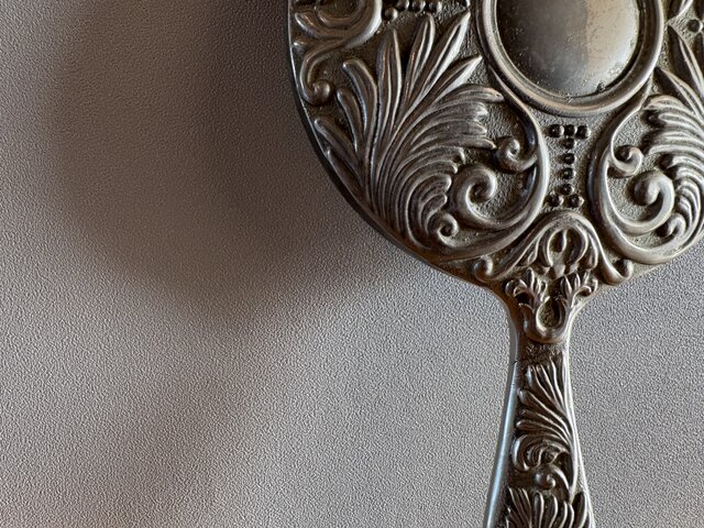 ヴィンテージハンドミラー(イングランド) 英国の古い手鏡 ハンドミラー | iichi 日々の暮らしを心地よくする