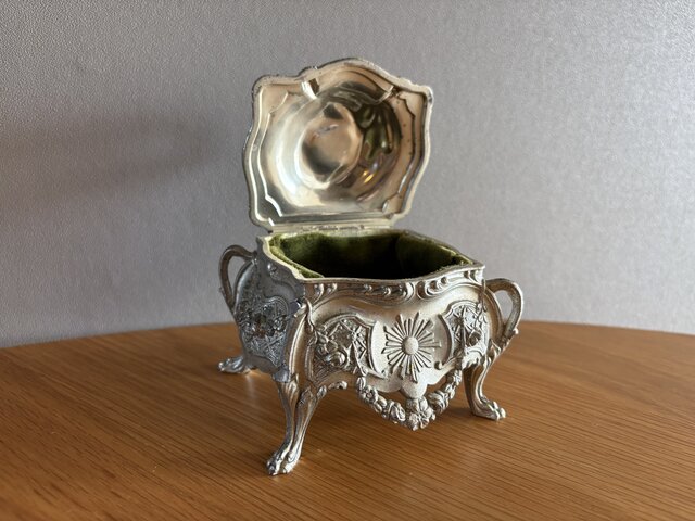 フランスの猫脚のアクセサリーケース（ベルベット内張り）ブロカント