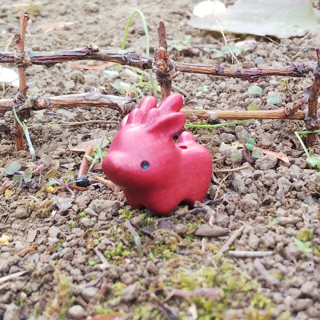 トナカイ ピンクアイボリー根付