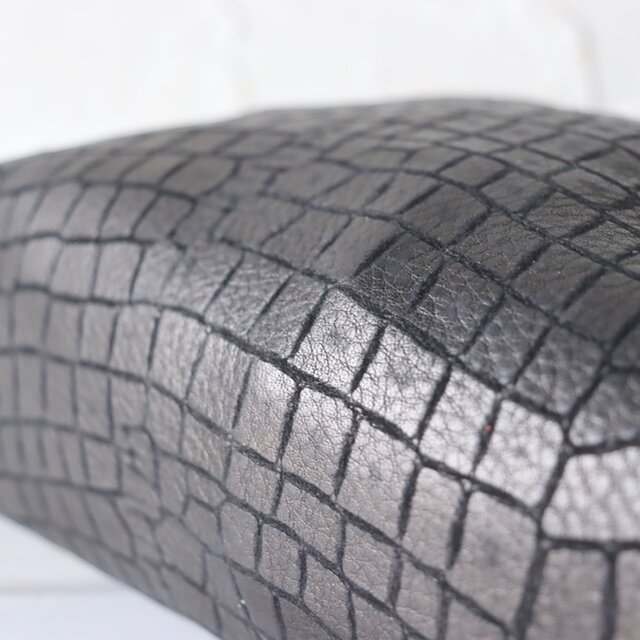 微光沢が映える本革クロコ調スクエア型押しミニトート 兼用