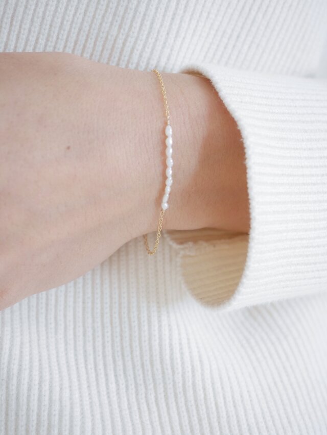 淡雪 ｜ 小さな淡水パール 華奢 シンプル 14kgfゴールドチェーンブレスレット