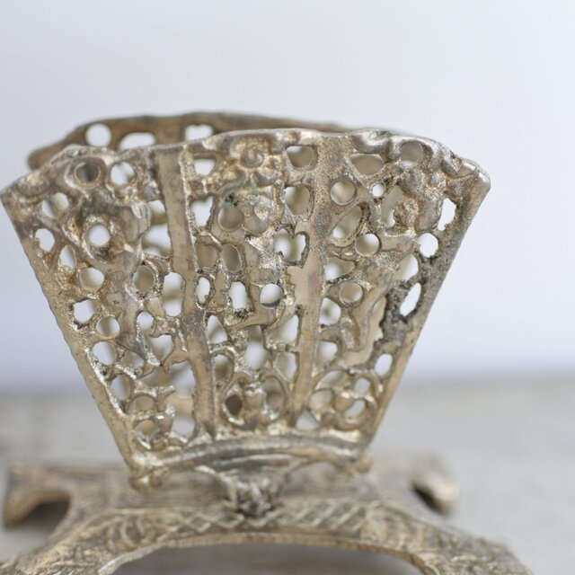 古い透かしのペーパーホルダー | iichi 日々の暮らしを心地よくする