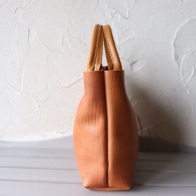 縦シボが艶めく本革リザード型押しミニトート 男女兼用 ハンドメイド