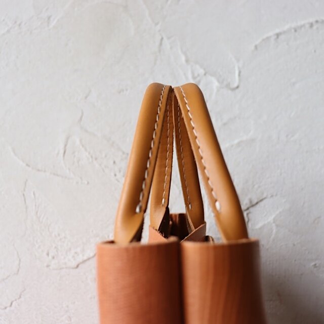 縦シボが艶めく本革リザード型押しミニトート 男女兼用 ハンドメイド