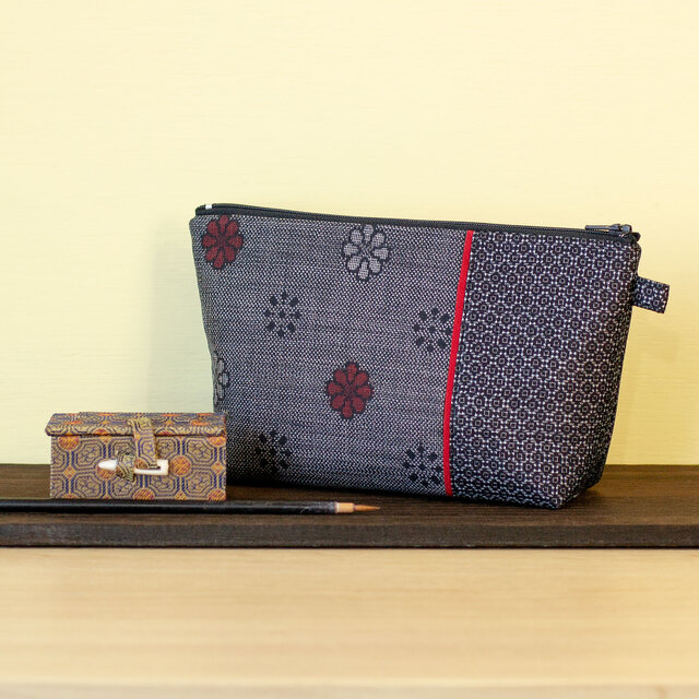 B-104大島紬切り替えポーチ/赤ライン×男大島 | iichi 日々の暮らしを