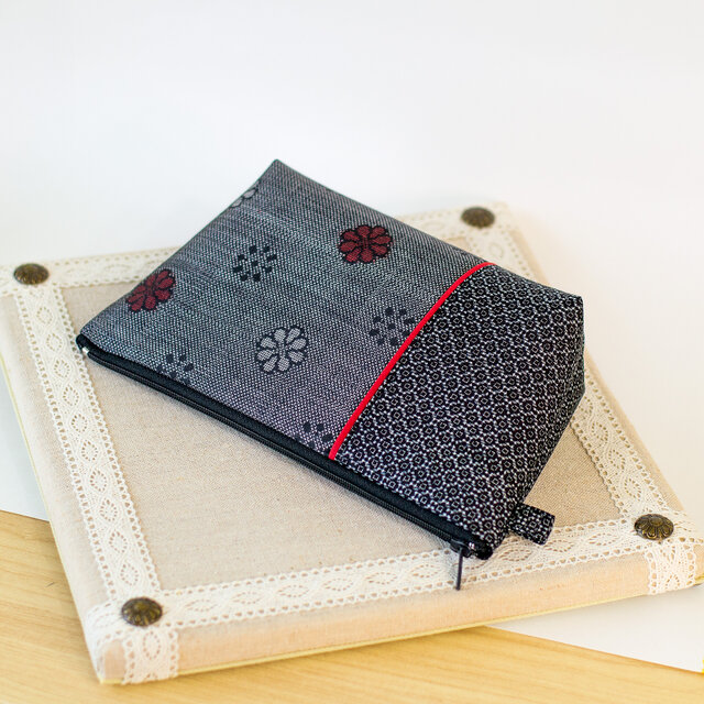 B-104大島紬切り替えポーチ/赤ライン×男大島 | iichi 日々の暮らしを