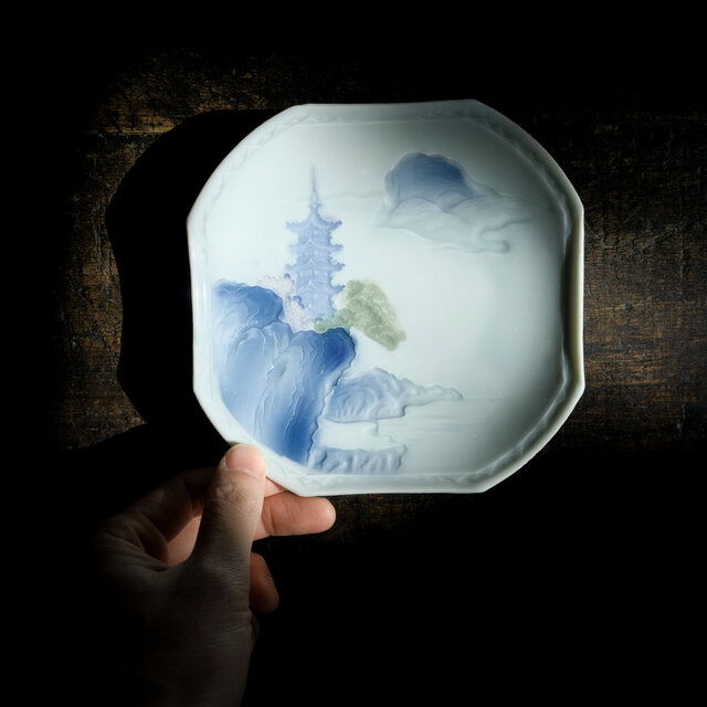 陽刻で五重塔と山水◇時代物 陽刻色絵中皿 antiques レトロ 古民家