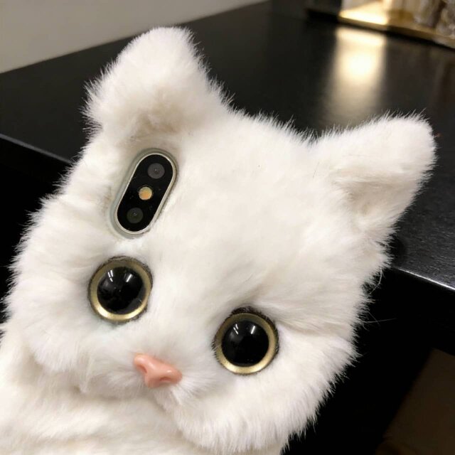 白猫のもふもふ立体スマホケース｜フェイクファー・受注制作 | iichi