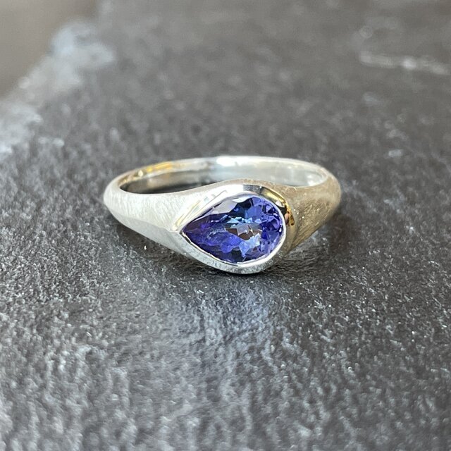 タンザナイト ペアシェイプカット 0.9ct 変形印台 シルバーSV925リング
