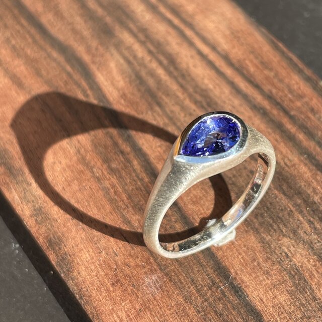 タンザナイト ペアシェイプカット 0.9ct 変形印台 シルバーSV925リング
