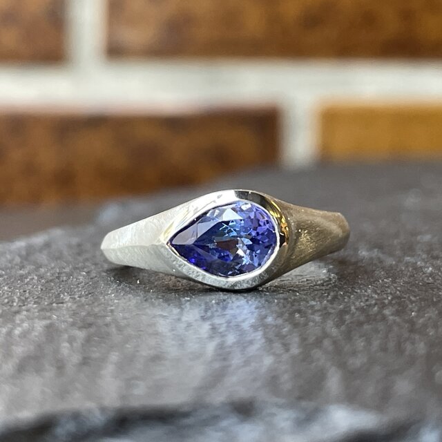 タンザナイト ペアシェイプカット 0.9ct 変形印台 シルバーSV925リング