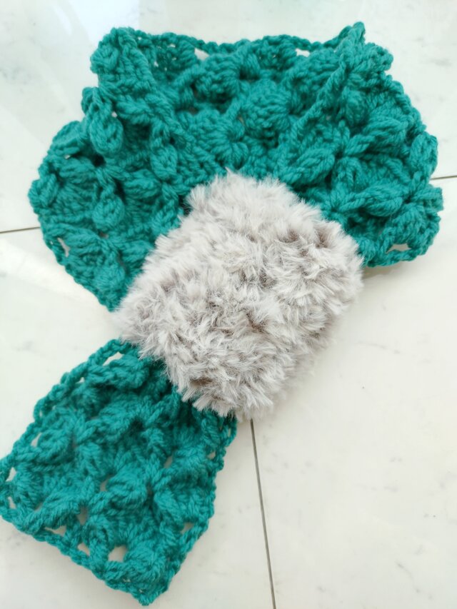 【お客様の声から生まれた】マフラー ファー ループ ショート バタフライ 花 柄 模様 エメラルド 手編み 編み物 編み