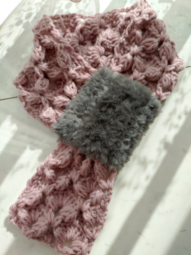 【お客様の声から生まれた】マフラー ファー ショート ループ バタフライ 花 柄 模様 スモーキー くすみ ピンク 手編み 編み