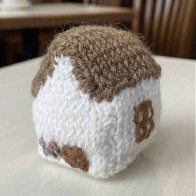 家モチーフの編みぐるみ