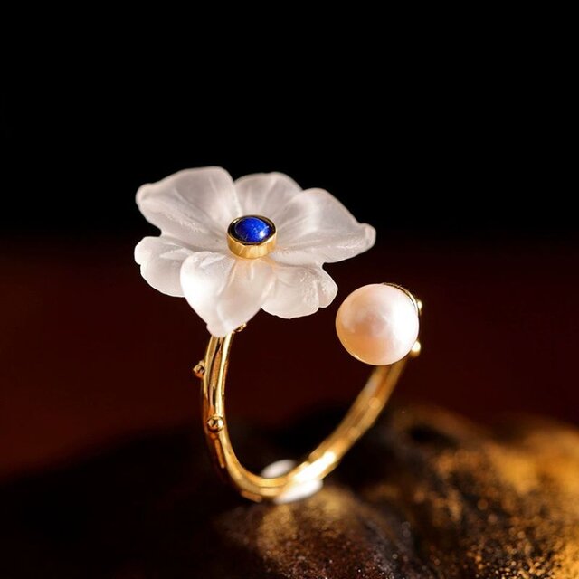 百合の花のリング - 特別な日の贈り物や自身へのご褒美としても最適