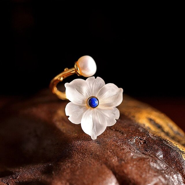 百合の花のリング - 特別な日の贈り物や自身へのご褒美としても最適