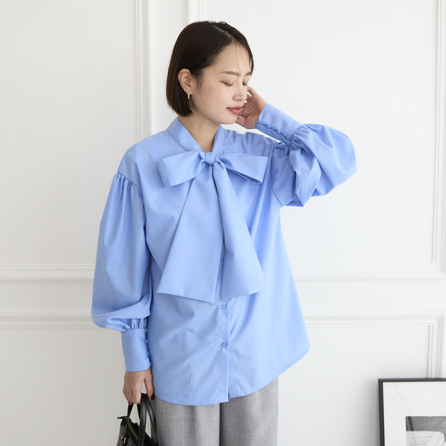 【未使用✨25ss】Heve ブーケフリルブラウス ブルー ボウタイ リボン 綿 式典〜普段着も◎ 前後2Way ふんわりボウタイ ブラウス シワになり