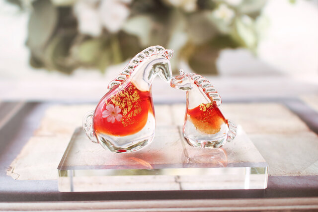 2026年ガラスのミニチュア干支飾り 午（赤） | iichi 日々の暮らしを