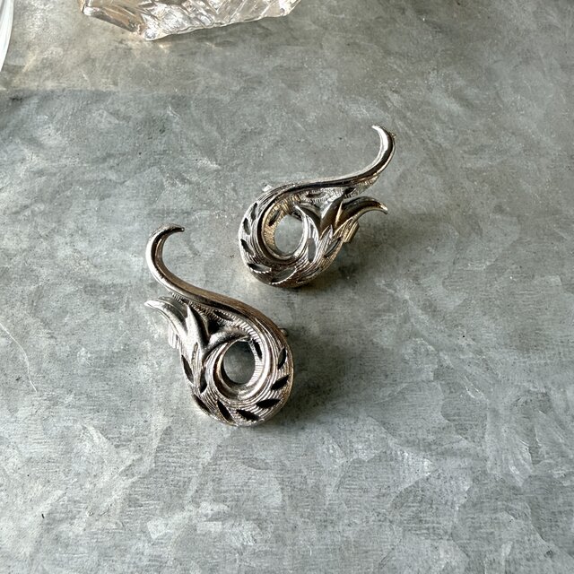Y1210-ヴィンテージイヤリング U.S.A. 1960's Silver Tone Swirl Openwork