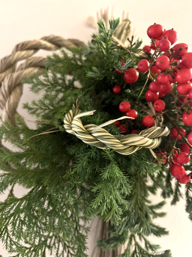 しめ縄.お正月飾り ~南天とカレックスの乄縄 | iichi 日々の暮らしを