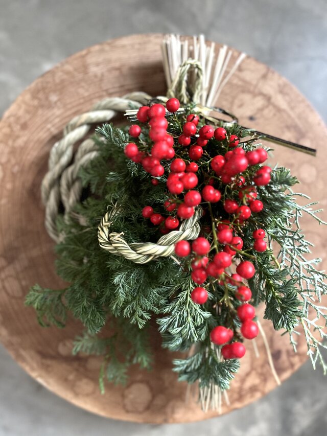 しめ縄.お正月飾り ~南天とカレックスの乄縄 | iichi 日々の暮らしを