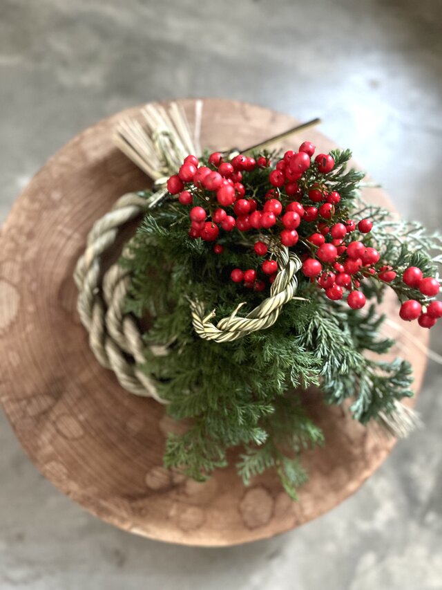 しめ縄.お正月飾り ~南天とカレックスの乄縄 | iichi 日々の暮らしを