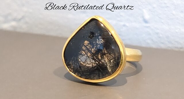 最新作「ブラックルチルクォーツ」の天然石リング | iichi 日々の