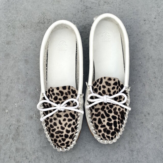 ハンドメイド本革モカシン/ホワイト×レオパード・柔らかい・大人カジュアル