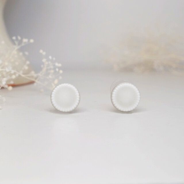 【 T-269 】美濃焼タイルピアス／イヤリング〈ライトグレー〉石膏型タイプ