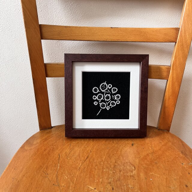 刺繍　額縁 手刺繍 額装 | iichi 日々の暮らしを心地よくするハンドメイドや