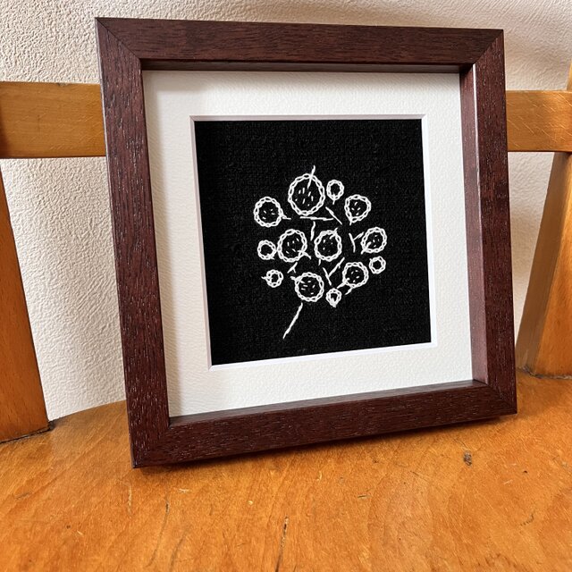 刺繍　額縁 手刺繍 額装 | iichi 日々の暮らしを心地よくするハンドメイドや
