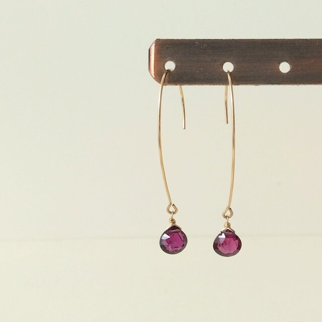 みかづき！天然石 ガーネット ロングピアス 14kgf ロードライトガーネットのロングフックピアス(14kgf) | iichi 日々の