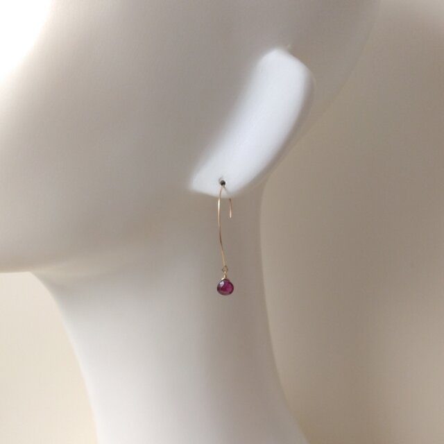 ロードライトガーネットのロングフックピアス(14kgf) | iichi 日々の