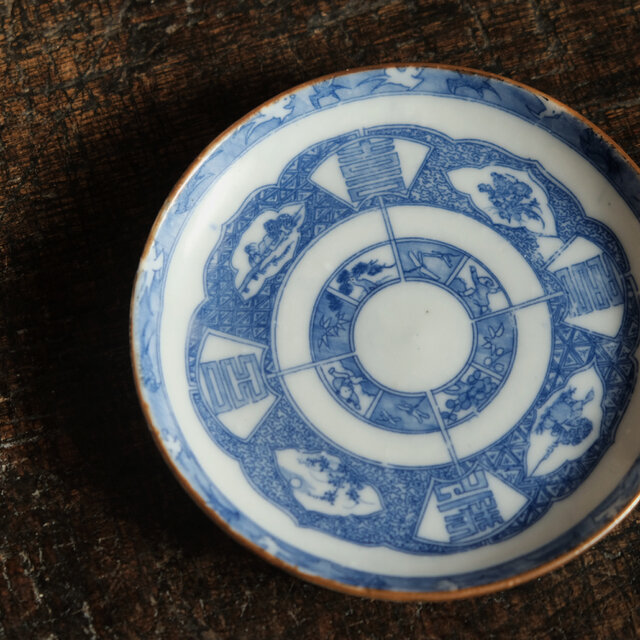 細かな柄が素敵◇中国美術なデザイン。時代印判小皿 唐子 蜻蛉 漢字