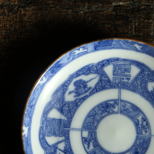 細かな柄が素敵◇中国美術なデザイン。時代印判小皿 唐子 蜻蛉 漢字