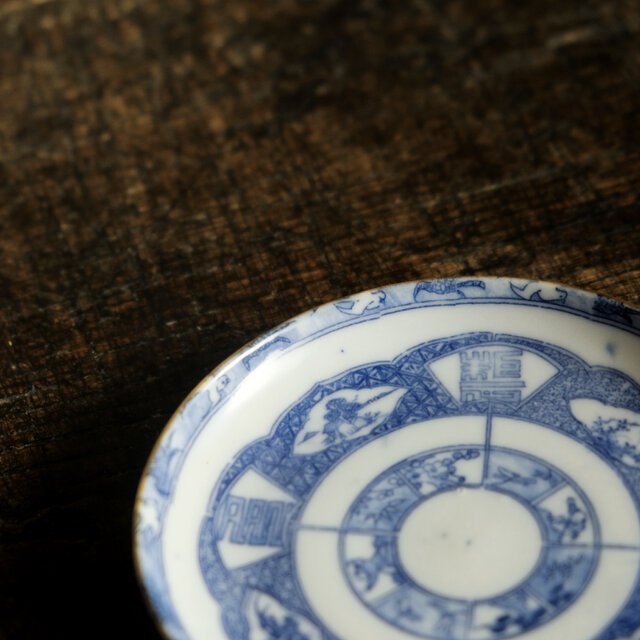 細かな柄が素敵◇中国美術なデザイン。時代印判小皿 唐子 蜻蛉 漢字