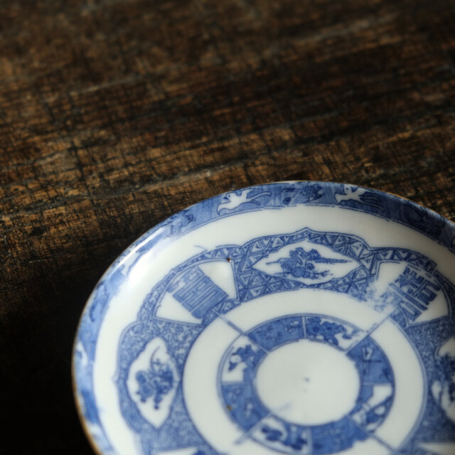 細かな柄が素敵◇中国美術なデザイン。時代印判小皿 唐子 蜻蛉 漢字