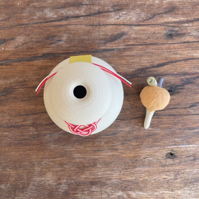 陶器の鏡餅(中大サイズ・焼き締め) | iichi 日々の暮らしを心地よく