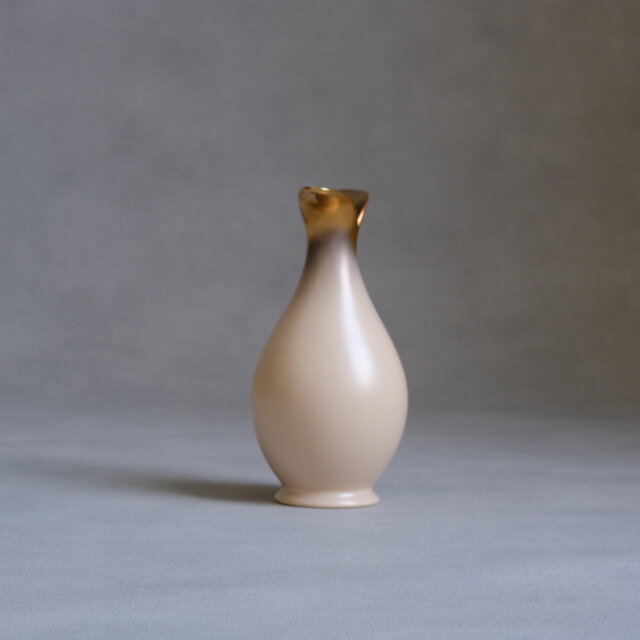 Ü-Keramik】ドイツ製 / ヴィンテージ / 陶器花瓶 / アイボリー | iichi