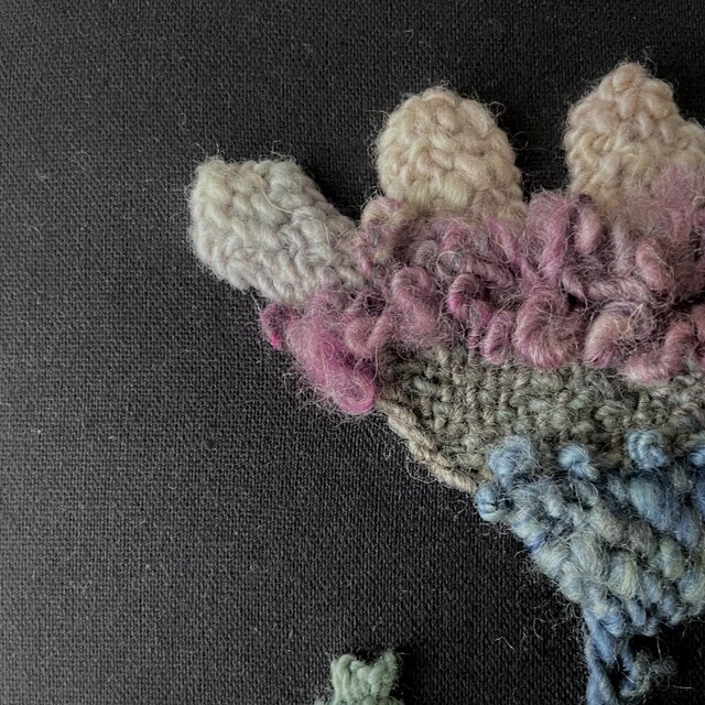 【一点もの】『手紡ぎ糸のお花. i'』手刺繍ファブリックパネル 一点もの】『手紡ぎ糸のお花. b'』手刺繍ファブリックパネル | iichi その他