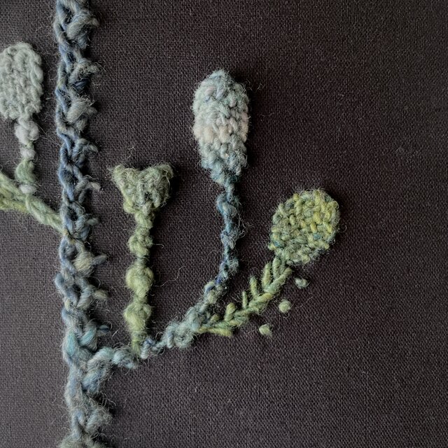 一点もの】『手紡ぎ糸のお花. b'』手刺繍ファブリックパネル | iichi