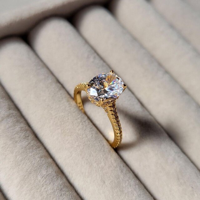 最高品質 モアサナイト 人工ダイヤ オーバルダイヤ リング ゴールド