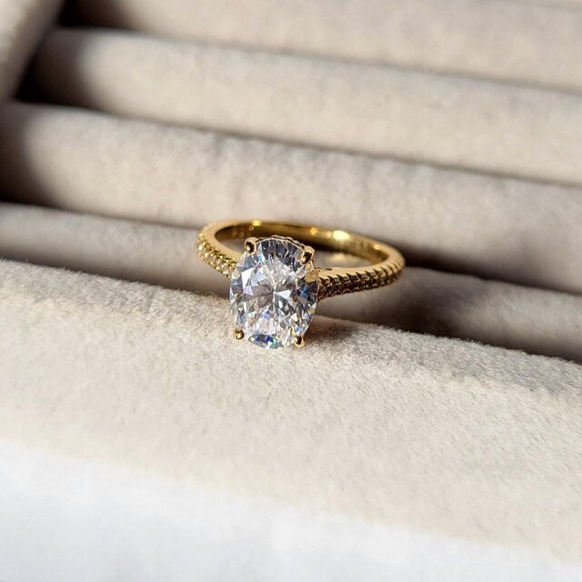 最高品質 モアサナイト 人工ダイヤ オーバルダイヤ リング ゴールド