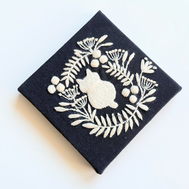 北欧風ことりと草花の刺繍パネル(hokuo）#430 | iichi 日々の暮らしを
