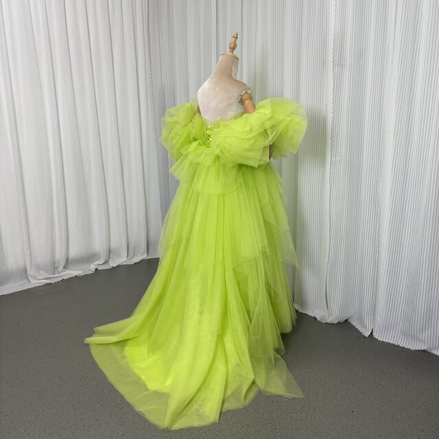 華やか カラードレス ミントグリーン フリル袖 胸元フリル デザイン感