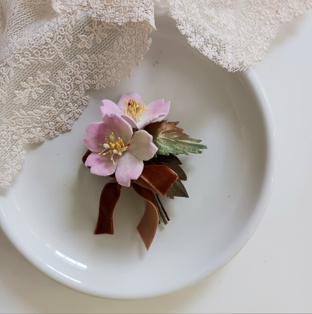 染め布花＊さくらのコサージュ | iichi 日々の暮らしを心地よくする