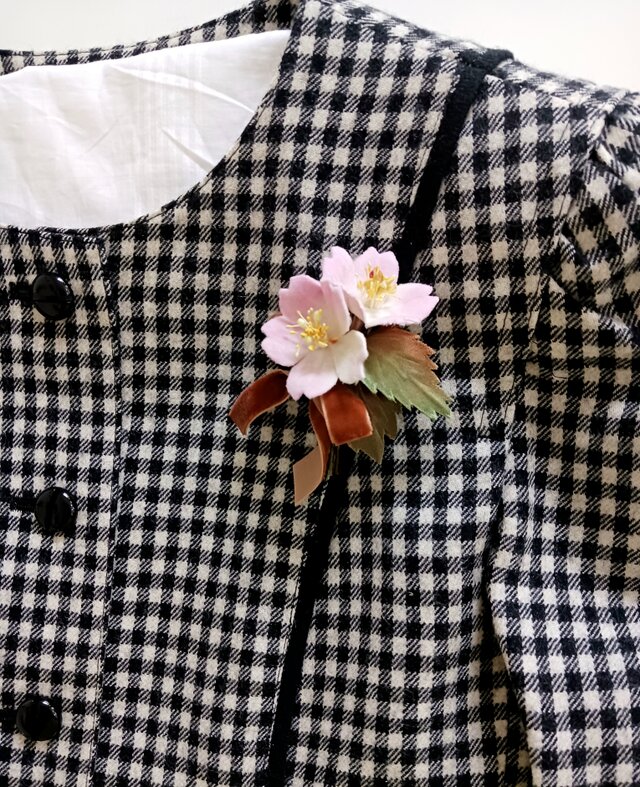 染め布花＊さくらのコサージュ | iichi 日々の暮らしを心地よくする