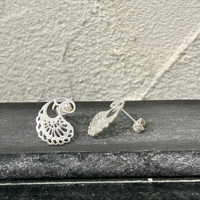 チビ ペイズリー ピアス silver【FP427】 | iichi 日々の暮らしを